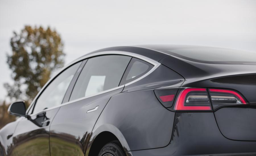 Детали экстерьера Tesla Model 3 2017 года  (US) (фото 34 из 49)